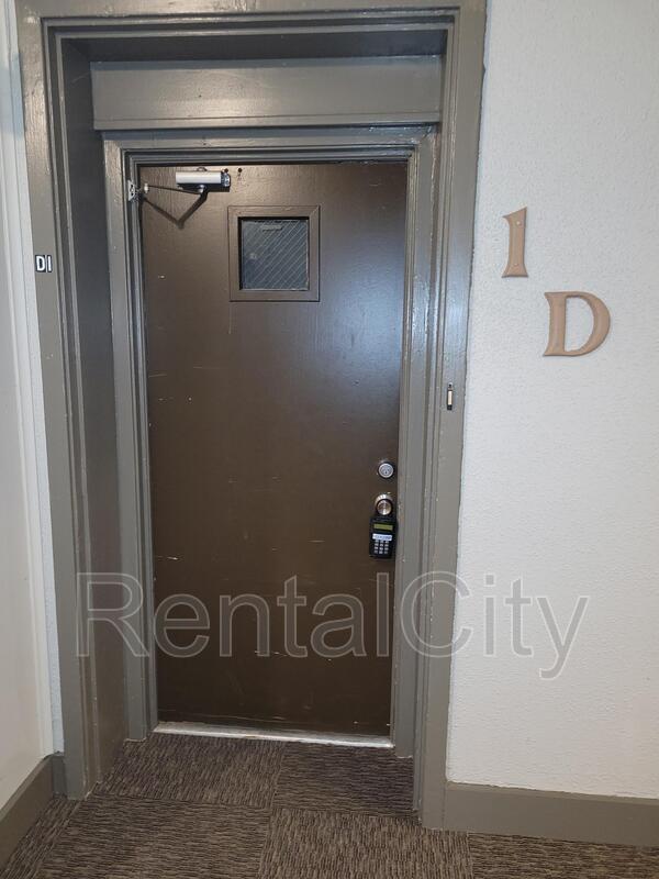 Foto principal - 900 S College St