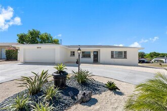 Building Photo - 11572 63rd Ave N