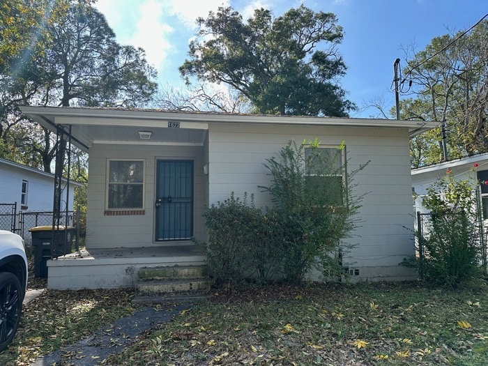 Foto principal - Cozy 3 Bedroom Home in Mid-Westside Jacksonville - Available Now!