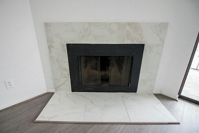 Foto del edificio - 401 Lakeside Ln