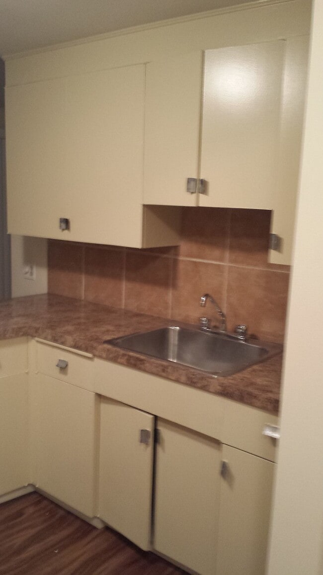 Building Photo - 0 Bed 0 Bath Unit in Calgary, AB