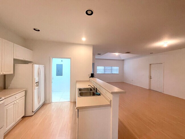 Foto del edificio - 1791 Lakefront Blvd