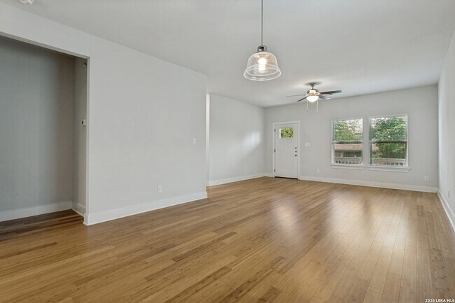 Foto del edificio - 423 Channing Ave