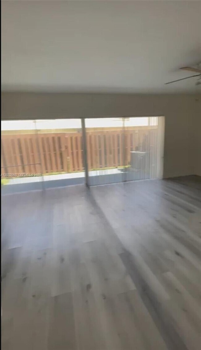 Foto del edificio - 8253 NW 9th St