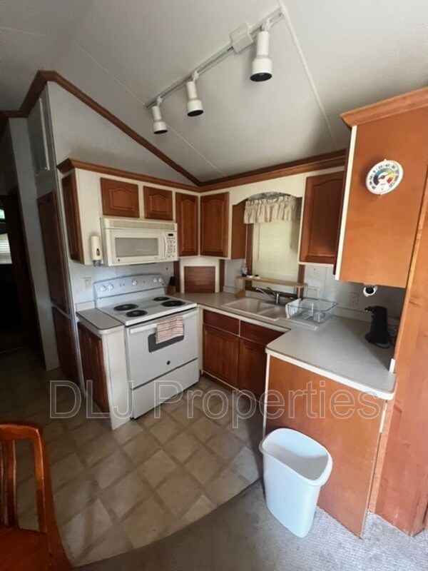 Building Photo - 110 Edgewood Wy