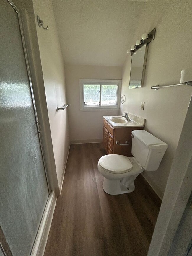 Building Photo - 1673 W 15th St