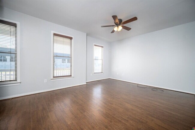 Building Photo - 931 W Leigh St