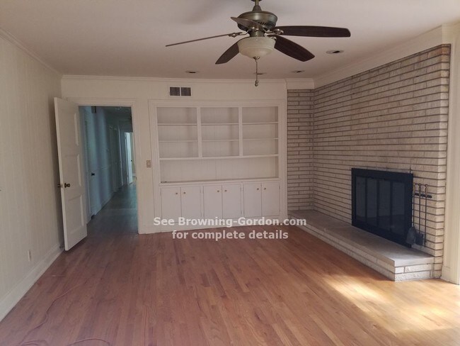 Building Photo - 1808 Kingsbury Dr