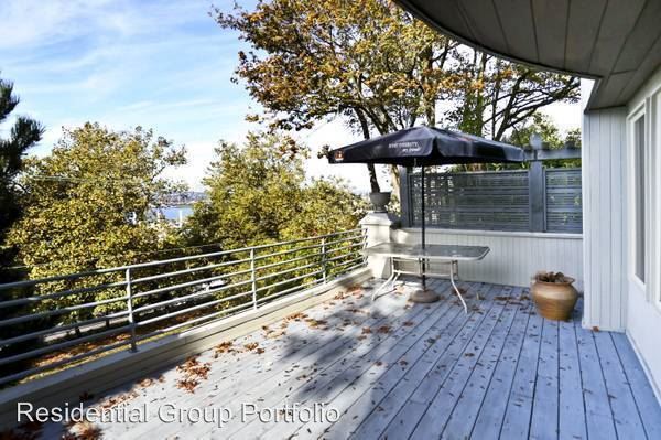 Foto del edificio - 1038 Lakeview Blvd E