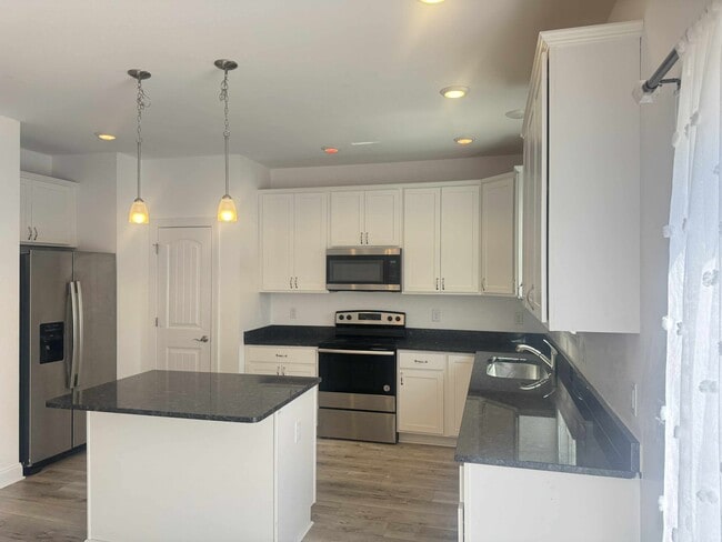 Building Photo - 1215 Harvest Ct