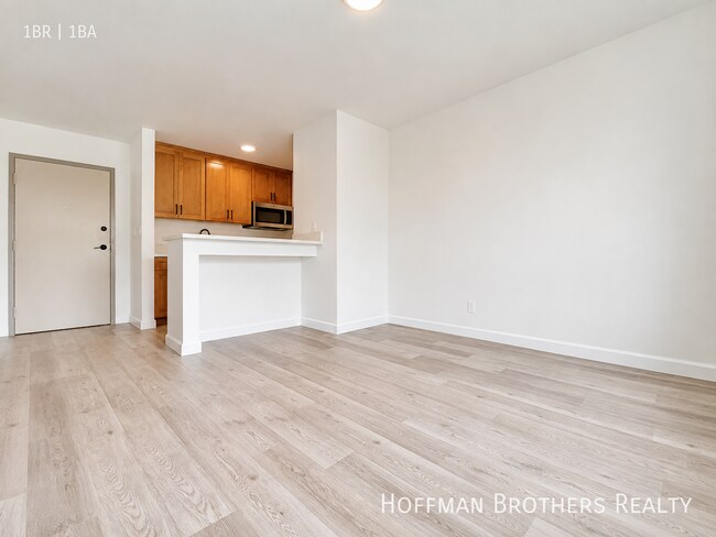 Building Photo - 1240 S Bronson Ave