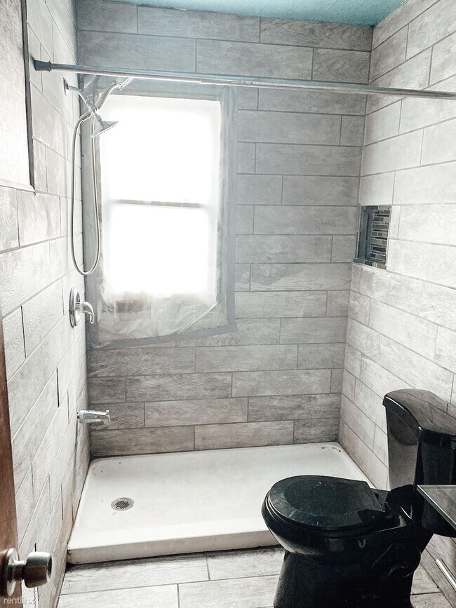 Foto del edificio - 3 br, 1 bath House - 19569 Dresden St