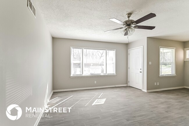 Building Photo - 3653 Elm Park Rd