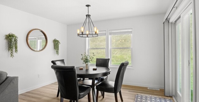 Building Photo - Furnished Home with Modern Amenities in Williamsburg
