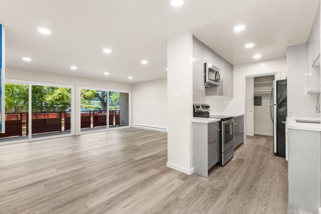 Building Photo - Carlmont Apartments - Entire Building Remodeled - No Pet Fee