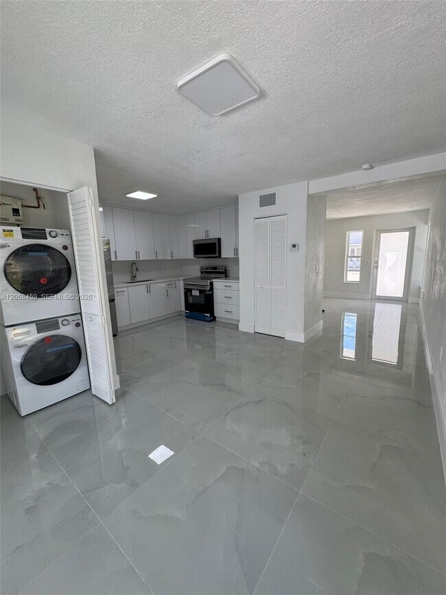 Foto del edificio - 3315 NW 13th Terrace