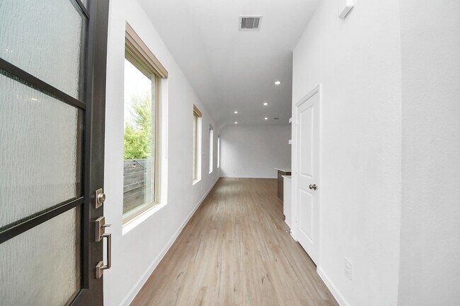Foto del edificio - 15623 Red Panda Rd