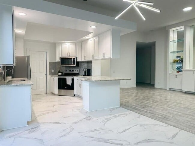 Building Photo - 7046 Fish Creek Ln
