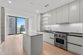 Building Photo - 610 Davis St