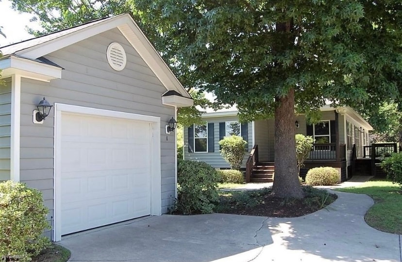 Primary Photo - 8 Lagaree Ct