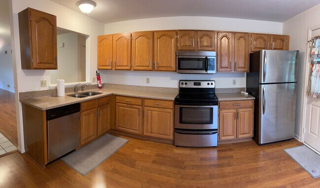 Building Photo - Cozy Crossgates 2 BR/2 Bath End of Row Condo