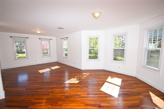 Foto del edificio - 21 Arrandale Ave