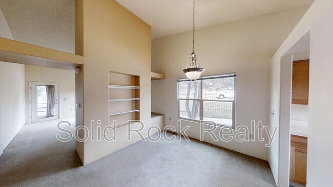 Foto del edificio - 665-F Autumn Crest Circle