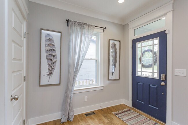 Building Photo - Beautiful 3BR/2.5BA house in North Nashville