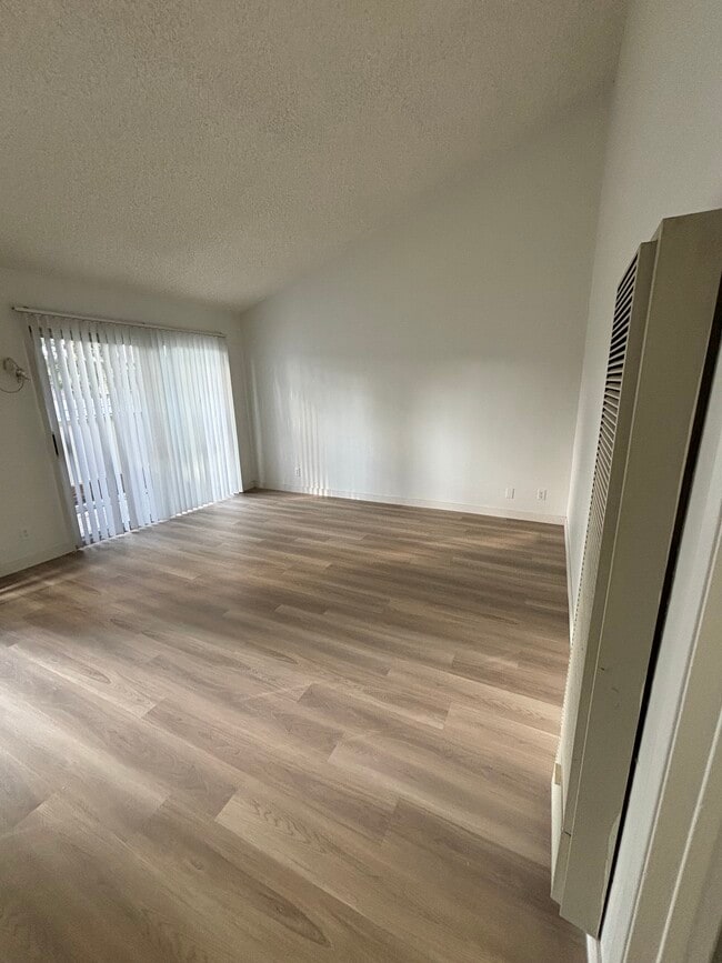 Building Photo - WOODCREST APARTMENTS