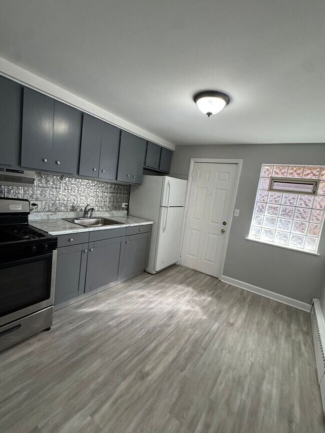 Foto del edificio - 2151 W 119th St