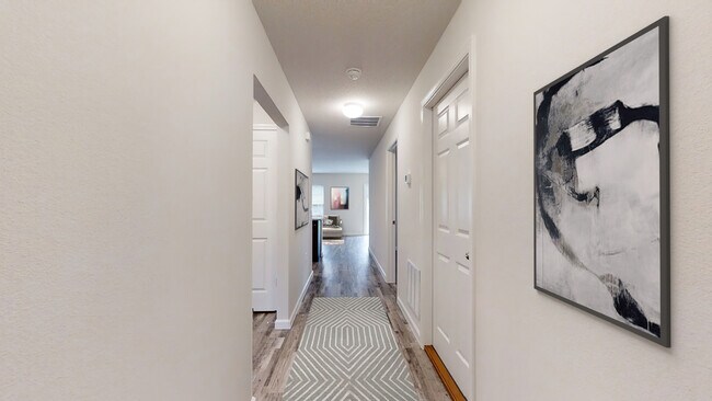 Foto del edificio - Comfortable Living, Exceptional Location !...