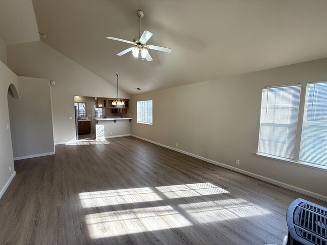 Foto del edificio - 3058 Helena Way