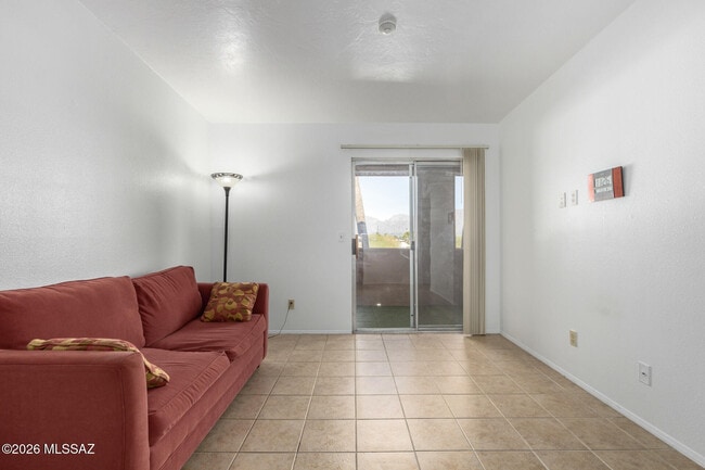Building Photo - 1810 E Blacklidge Dr