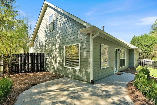 Building Photo - 300 Vendella Cir
