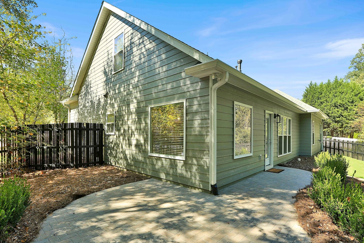 Primary Photo - 300 Vendella Cir