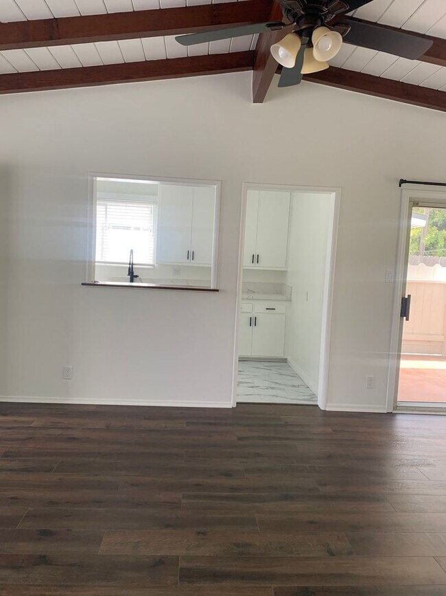 Foto del edificio - 12048-52 Sylvester Street