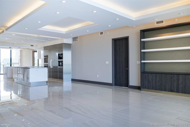 Building Photo - 5000 Island Estates Dr