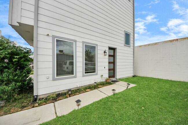 Foto del edificio - 1743 Cove Cres Ct