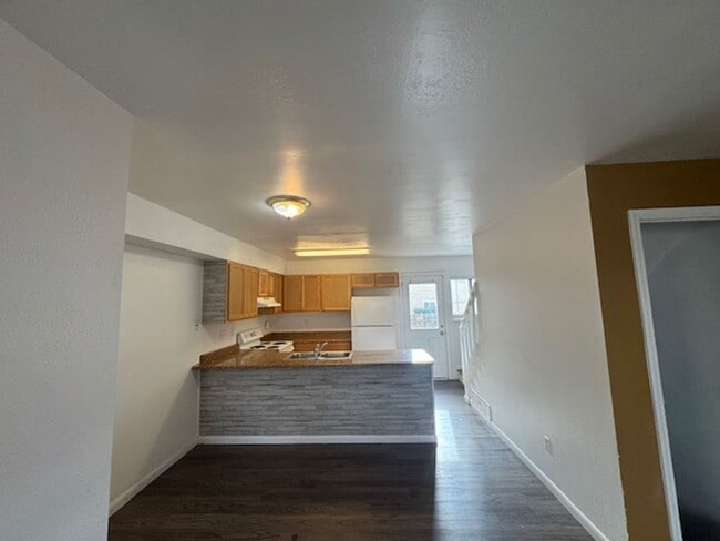 Foto del edificio - COZY 3BD/2.5BA TOWNHOME near Military Bases - Security Deposit Alternative Available