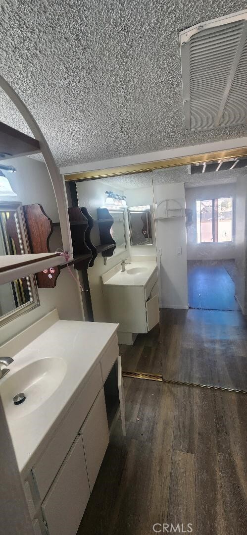 Foto del edificio - 23224 Orange Ave