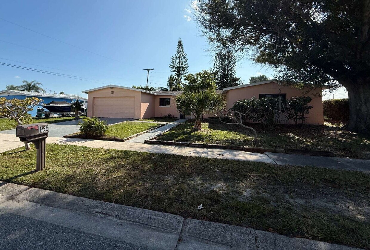 Primary Photo - 5 BR/3BA pool home in Merritt Island- NO HOA!