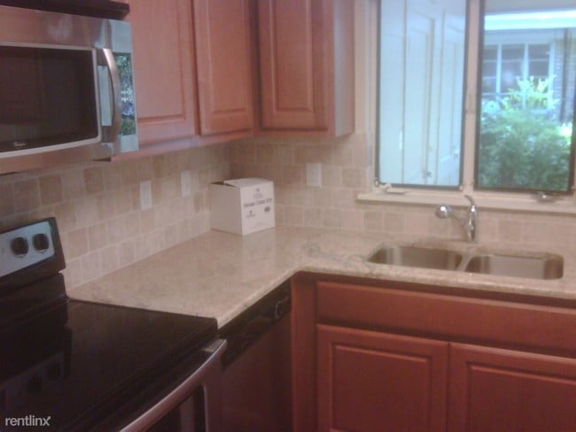 Building Photo - 401 Wilmes Dr