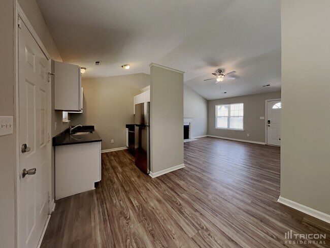 Building Photo - 1134 Summit Hills Dr