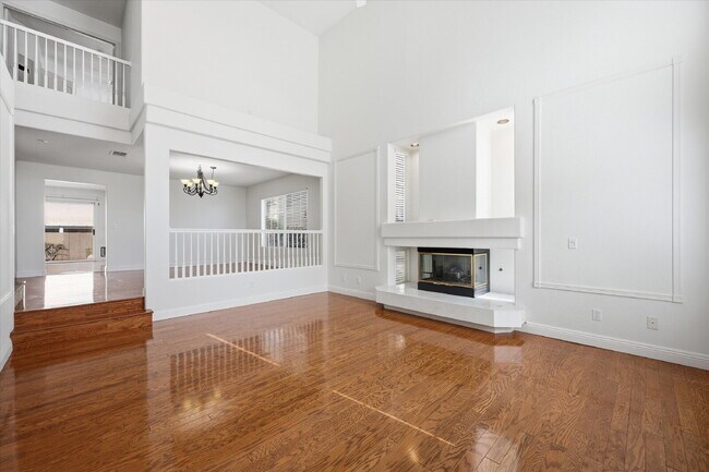 Foto del edificio - Exquisite 5-bed, 3-bath home w/ spacious 3-car garage offers luxurious living & effortless entert...