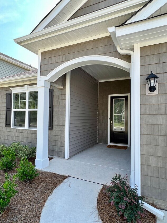 Primary Photo - Immaculate 3br/2bath home! Upgrades galore...