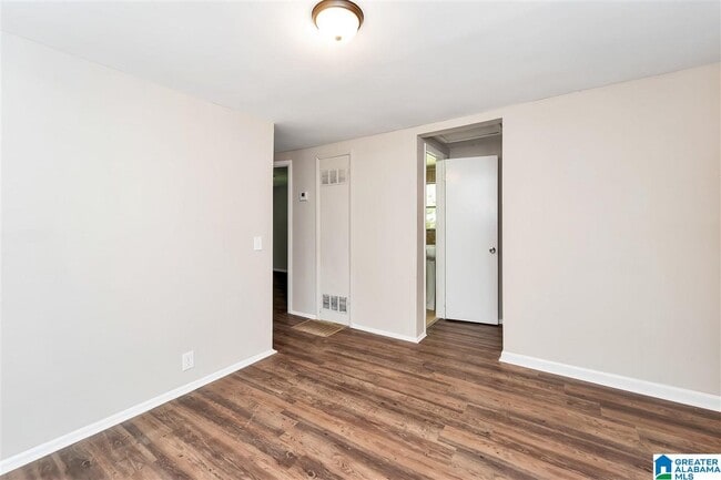 Building Photo - 665 Hagbush Rd
