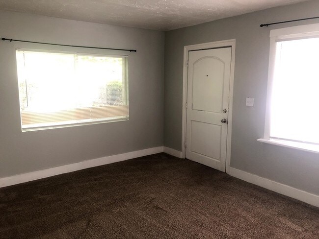Building Photo - 1 bed 1 bath near Trolly Square!!