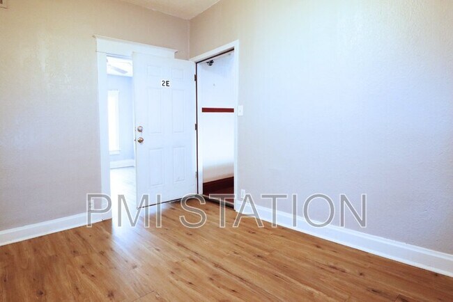 Building Photo - 1119 E 41st St