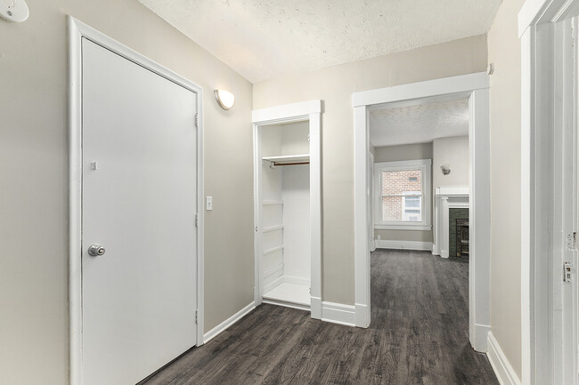 Building Photo - 219 S 38th Ave