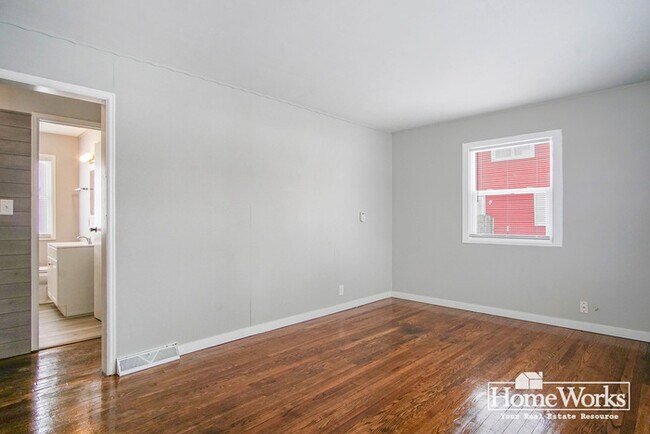 Building Photo - 4010 Bonfield Pl